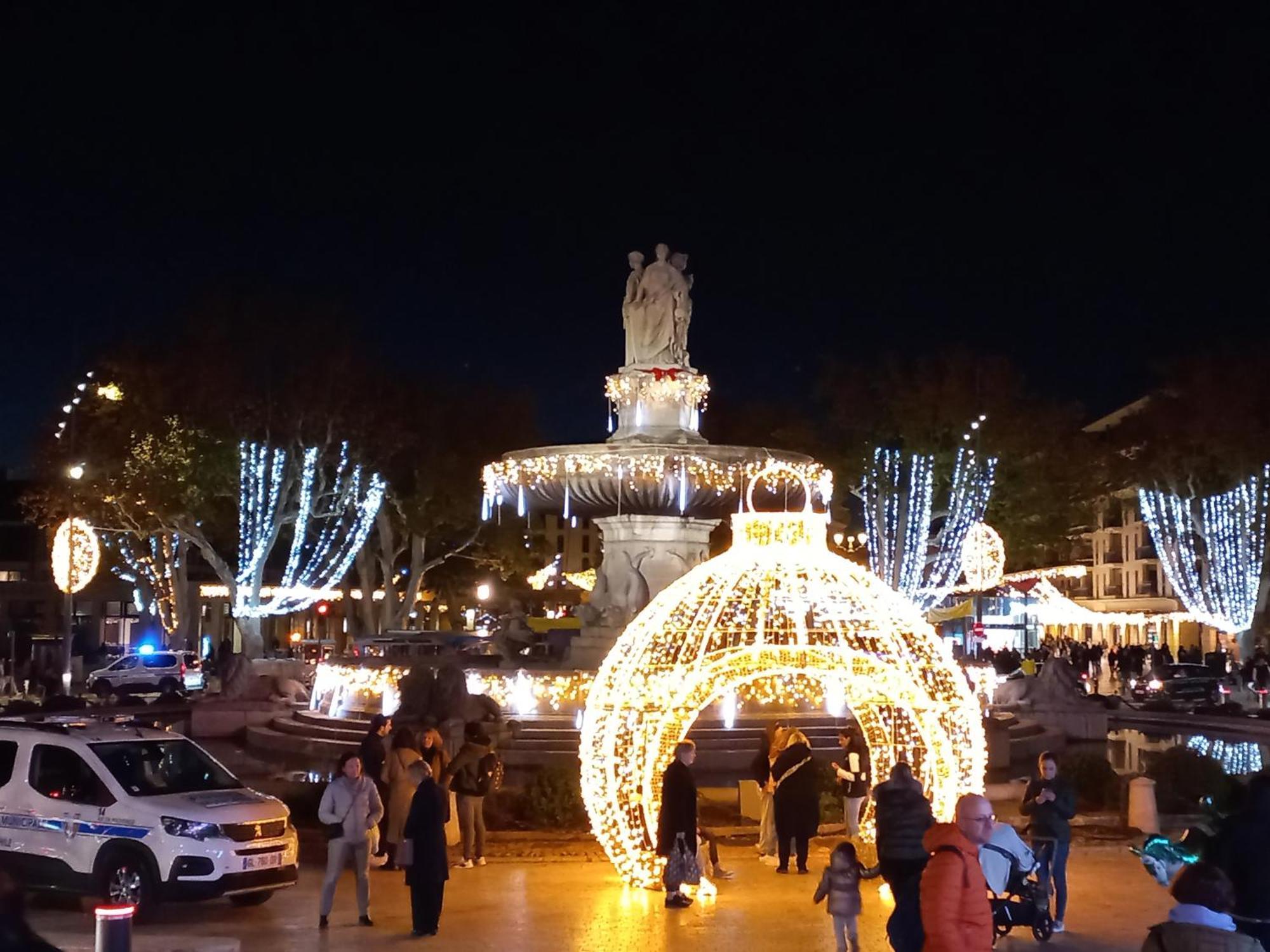Aix En Provence - Rotonde - Cours Mirabeau * Aix-en-Provence